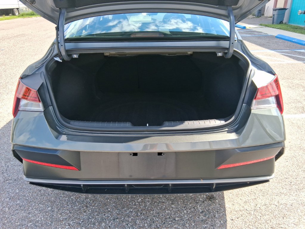 Used 2025 Hyundai Elantra SEL FWD image 20