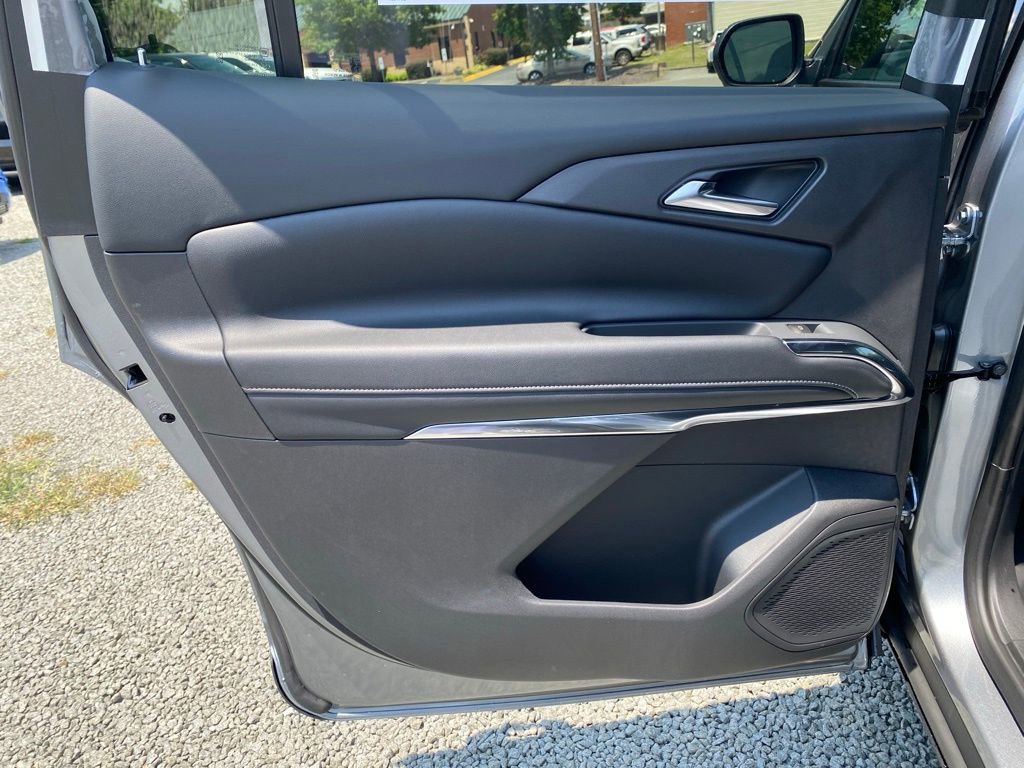 New 2025 Chevrolet Traverse LT w/ Driver Confidence Package image 16