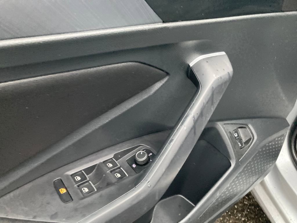 Used 2023 Volkswagen Jetta SE image 14