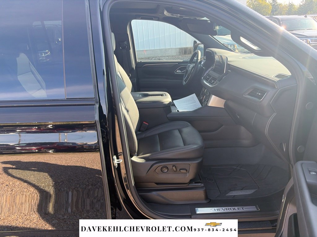 Used 2024 Chevrolet Suburban Z71 w/ Luxury Package AWD/4WD image 23