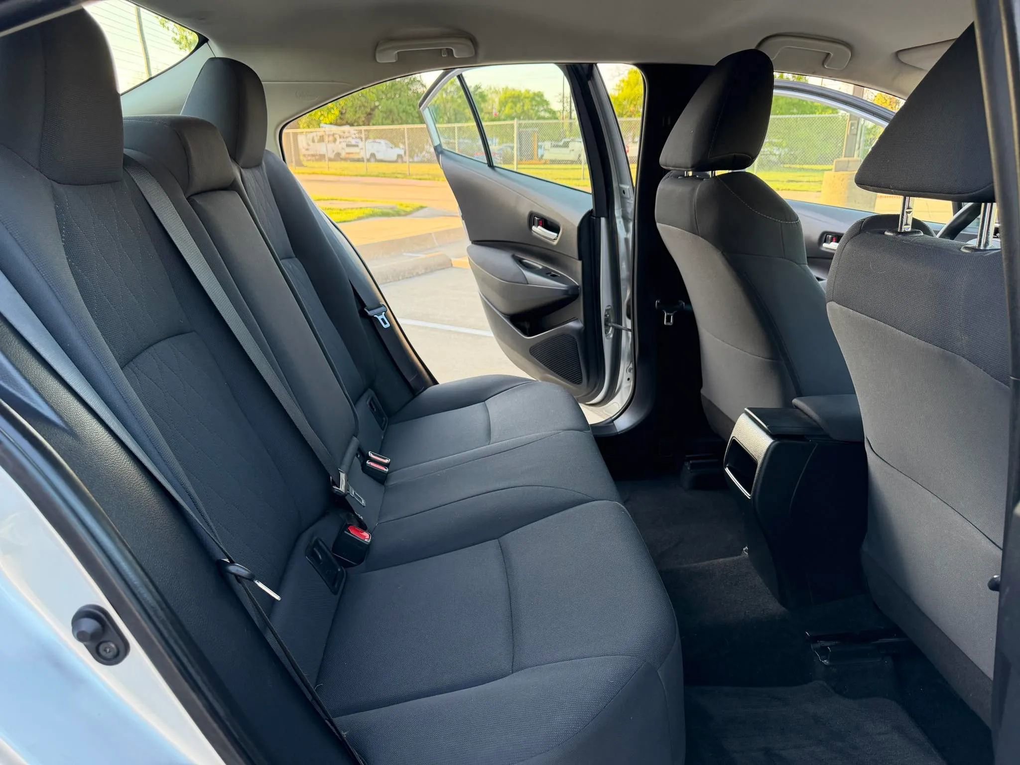 Used 2020 Toyota Corolla LE FWD image 27