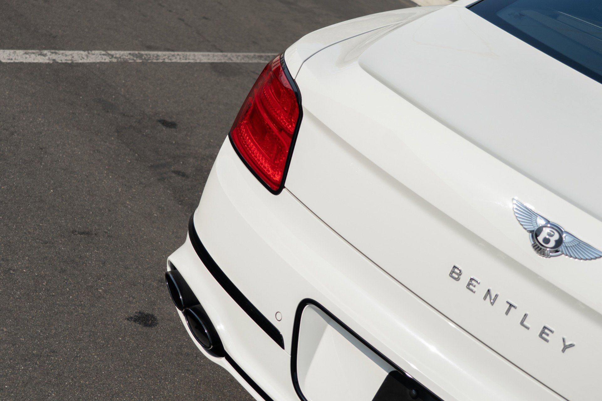 Used 2024 Bentley Flying Spur V8 image 30