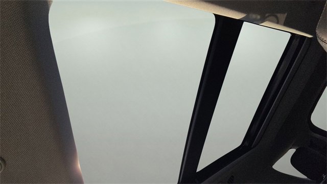 Used 2022 Ford Explorer XLT w/ Equipment Group 202A image 21