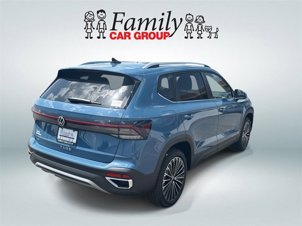 New 2025 Volkswagen Taos SE image 3