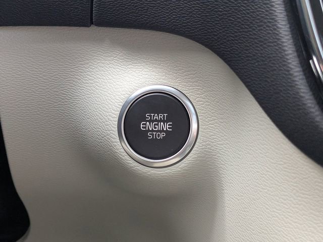 Used 2023 Volvo XC40 B5 Plus w/ Protection Package Premier image 34