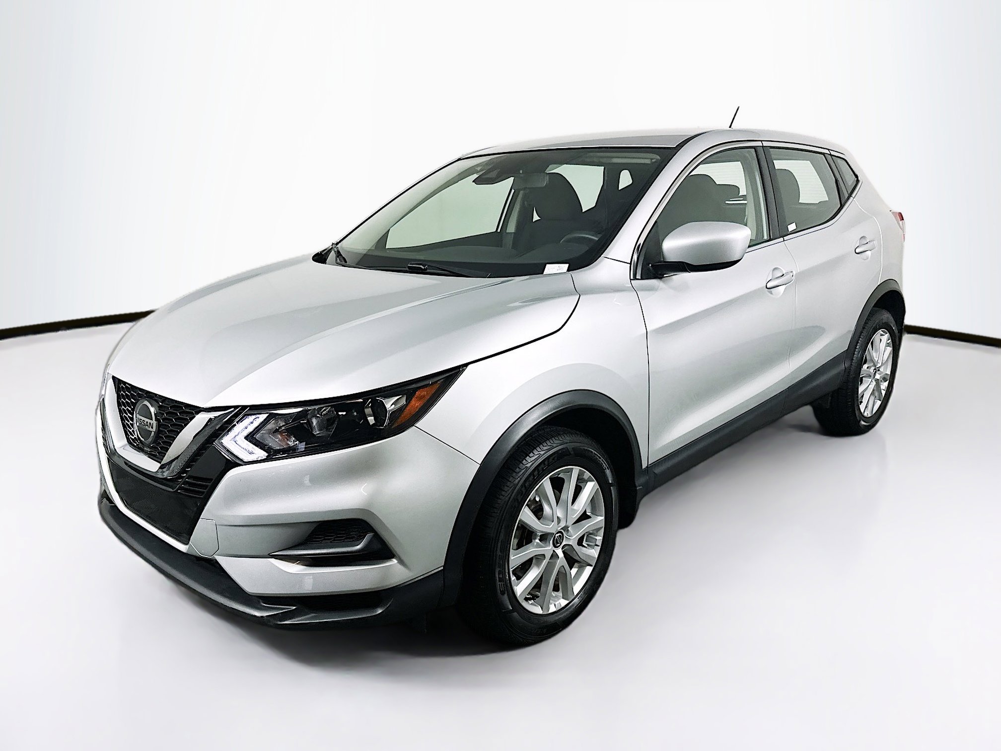Used 2022 Nissan Rogue Sport S image 3