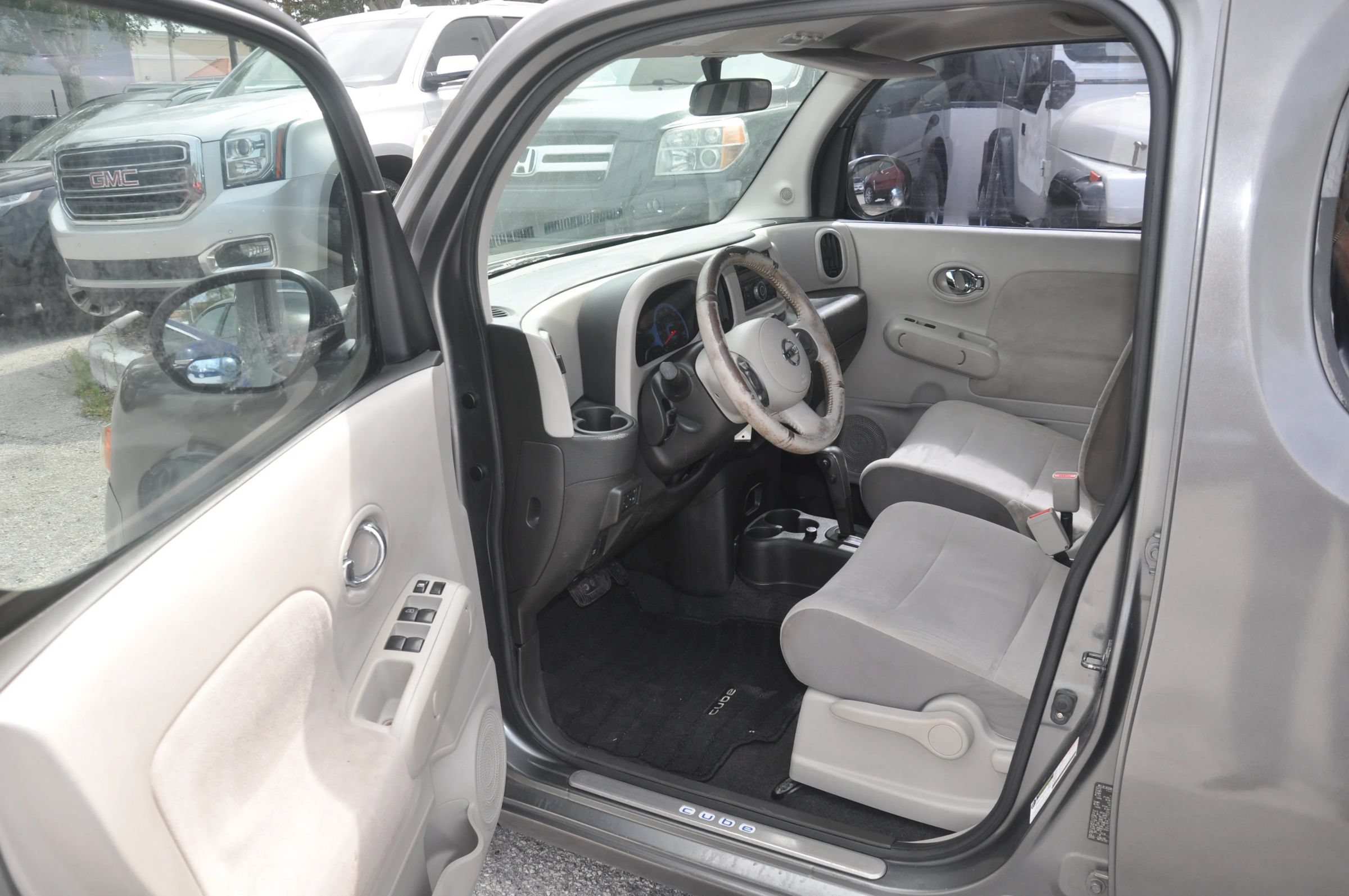 Used 2010 Nissan Cube 1.8 SL w/ Interior Designer Pkg FWD image 7