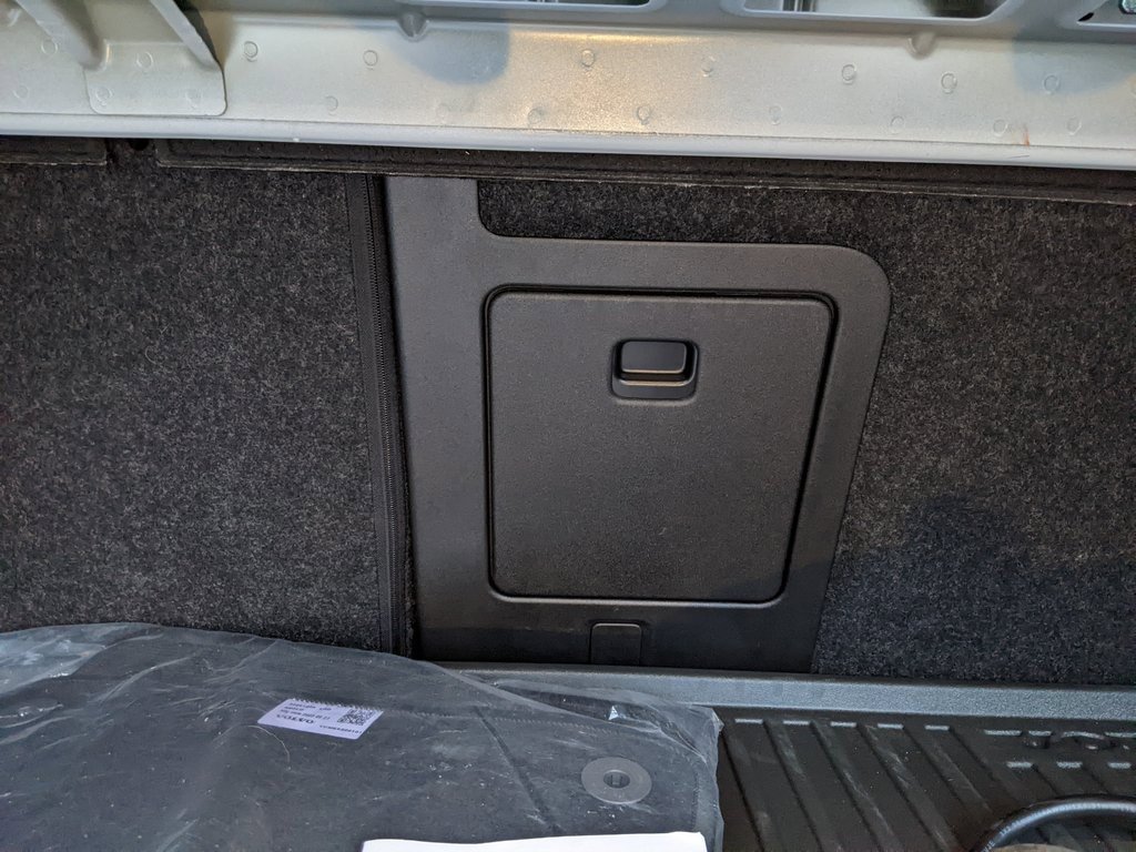 Certified 2024 Volvo S60 T8 Ultimate w/ Climate Package image 28