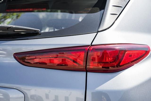 Used 2021 Hyundai Kona SE w/ Cargo Package image 9
