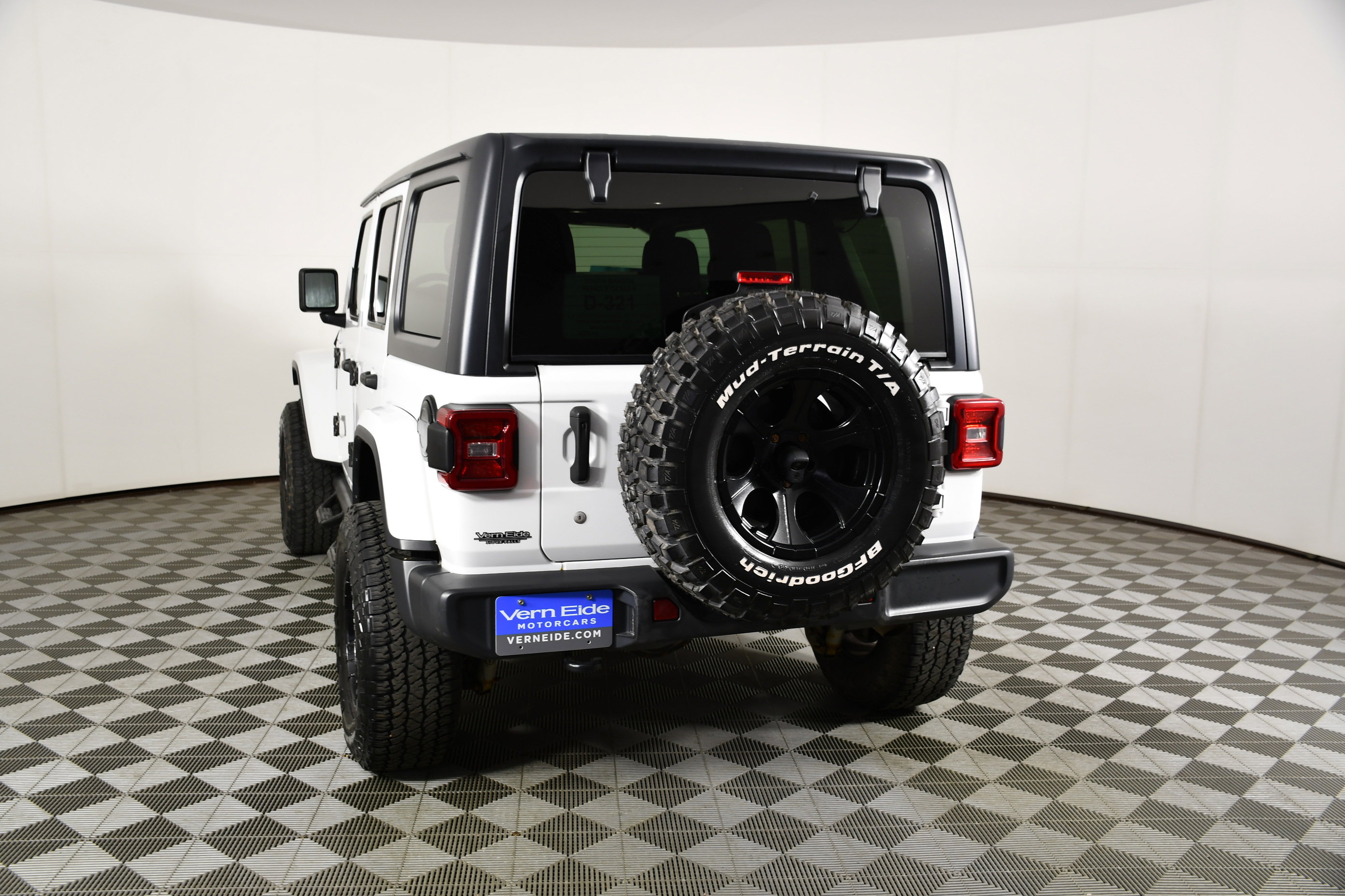 Used 2018 Jeep Wrangler Unlimited Sahara w/ Uconnect 4C Nav & Sound Group image 7