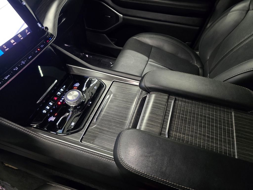 Used 2023 Jeep Wagoneer L Series III w/ Preferred Equipment Group image 26