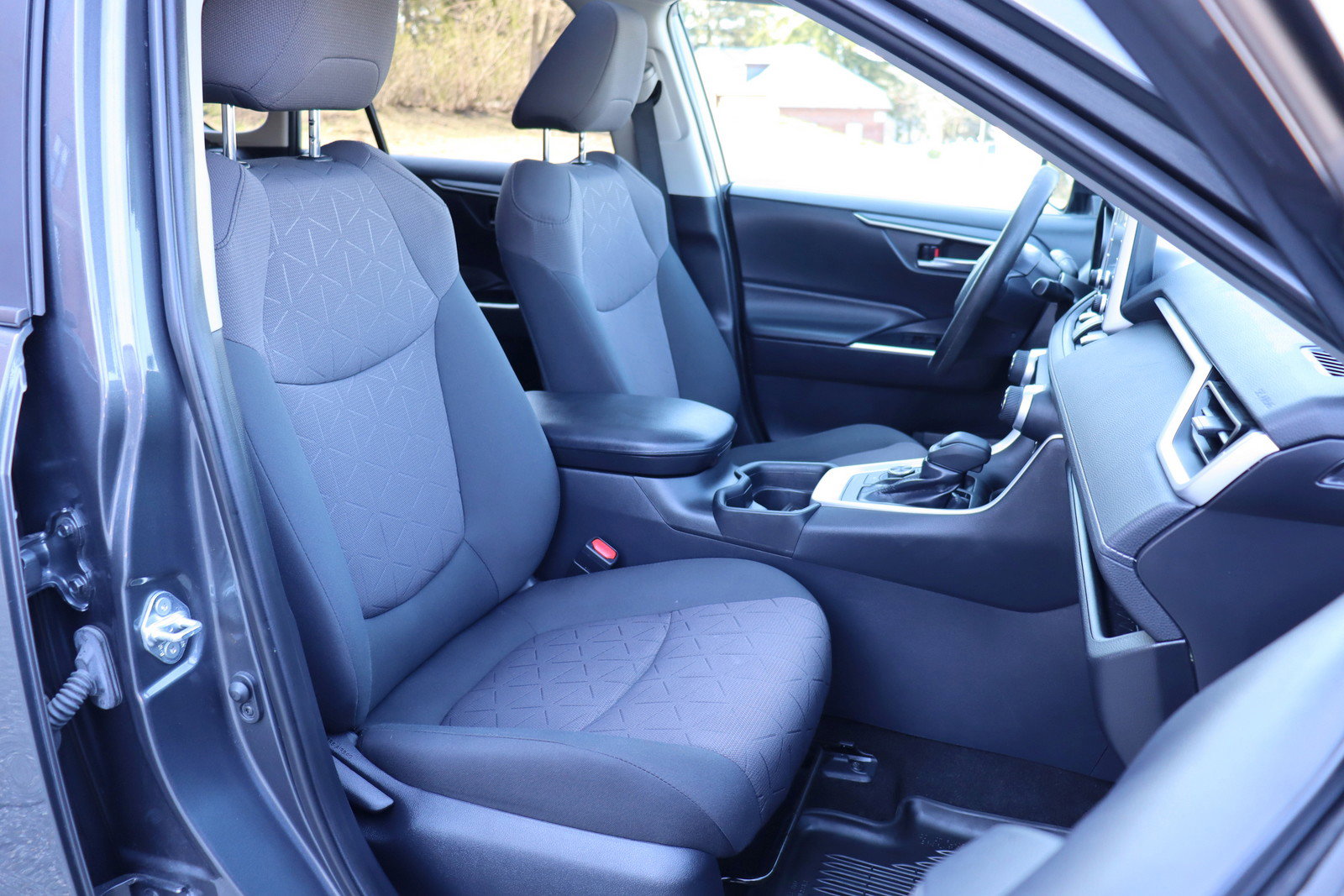 Used 2019 Toyota RAV4 XLE w/ Convenience Package AWD/4WD image 20