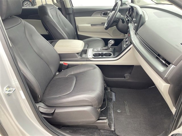 Used 2023 Kia Carnival LX image 27