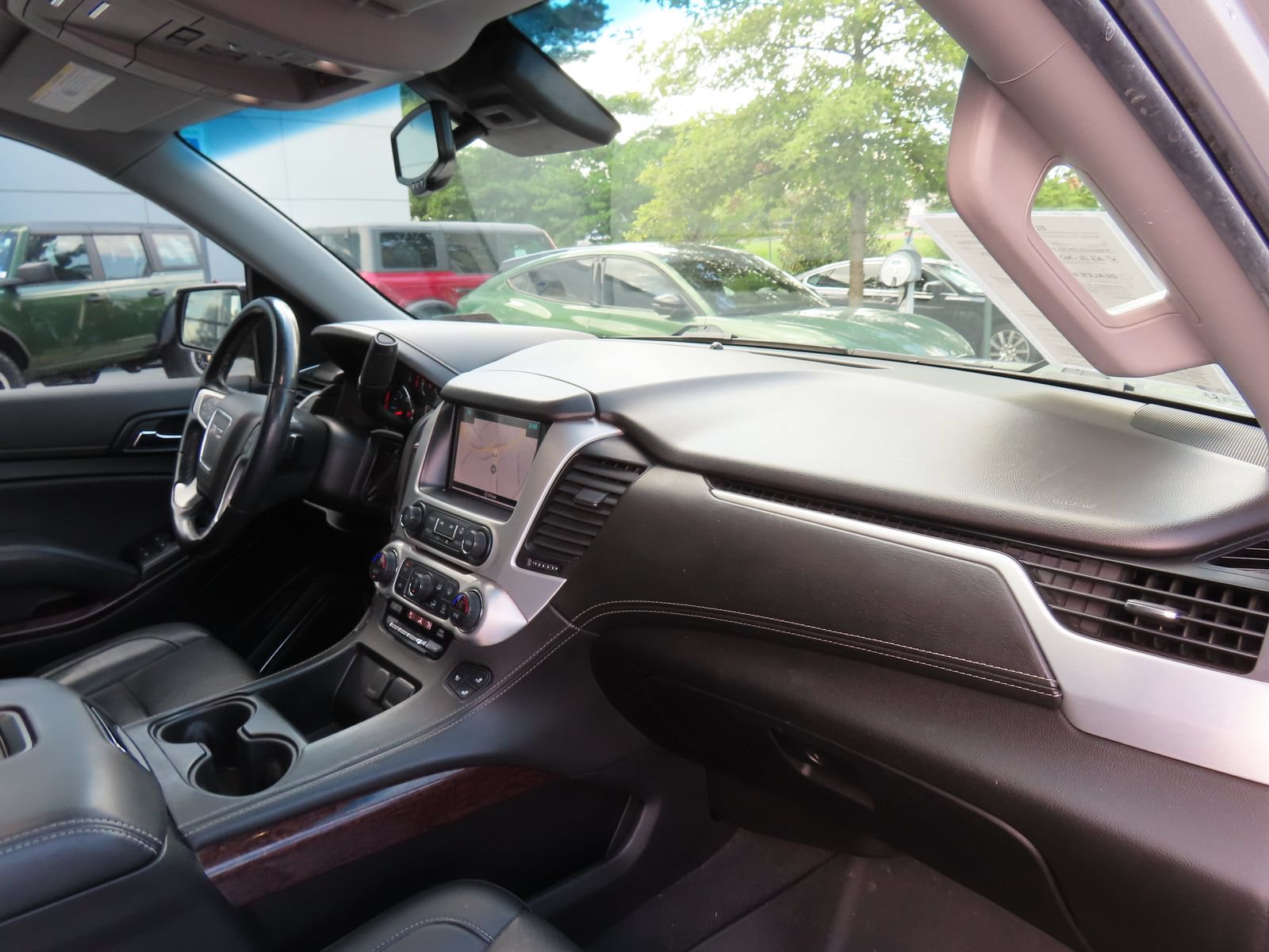 Used 2019 GMC Yukon XL SLT w/ Open Road Package AWD/4WD image 17
