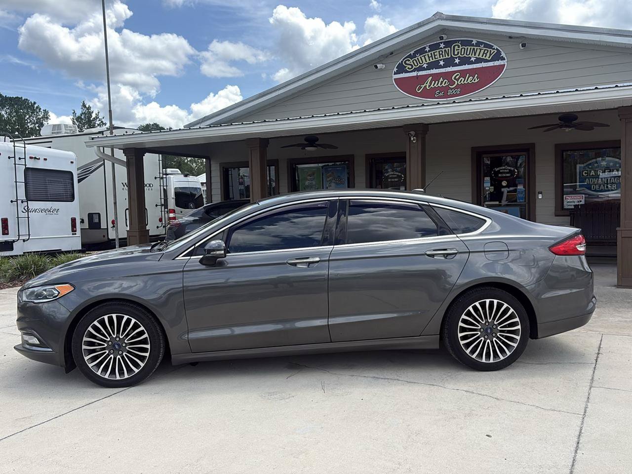 Used 2017 Ford Fusion SE w/ Fusion SE Technology Package FWD image 8