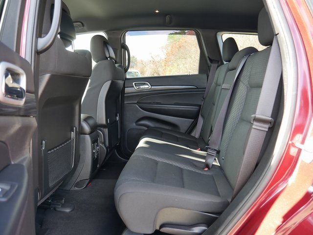 Used 2021 Jeep Grand Cherokee Laredo image 14