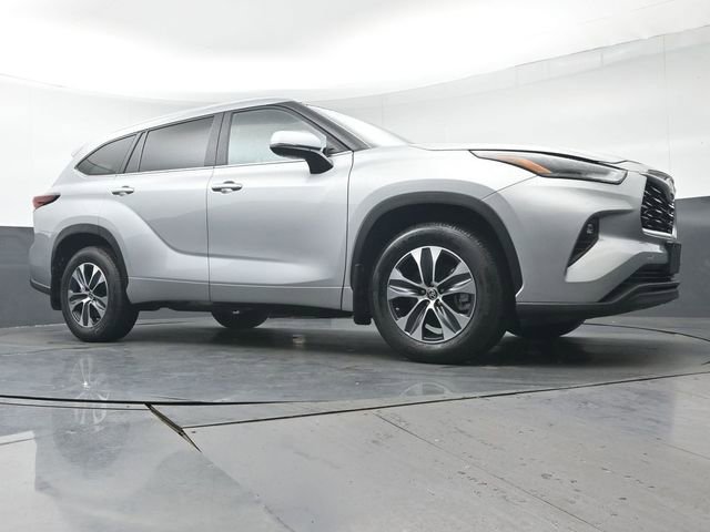 Certified 2024 Toyota Highlander XLE image 46