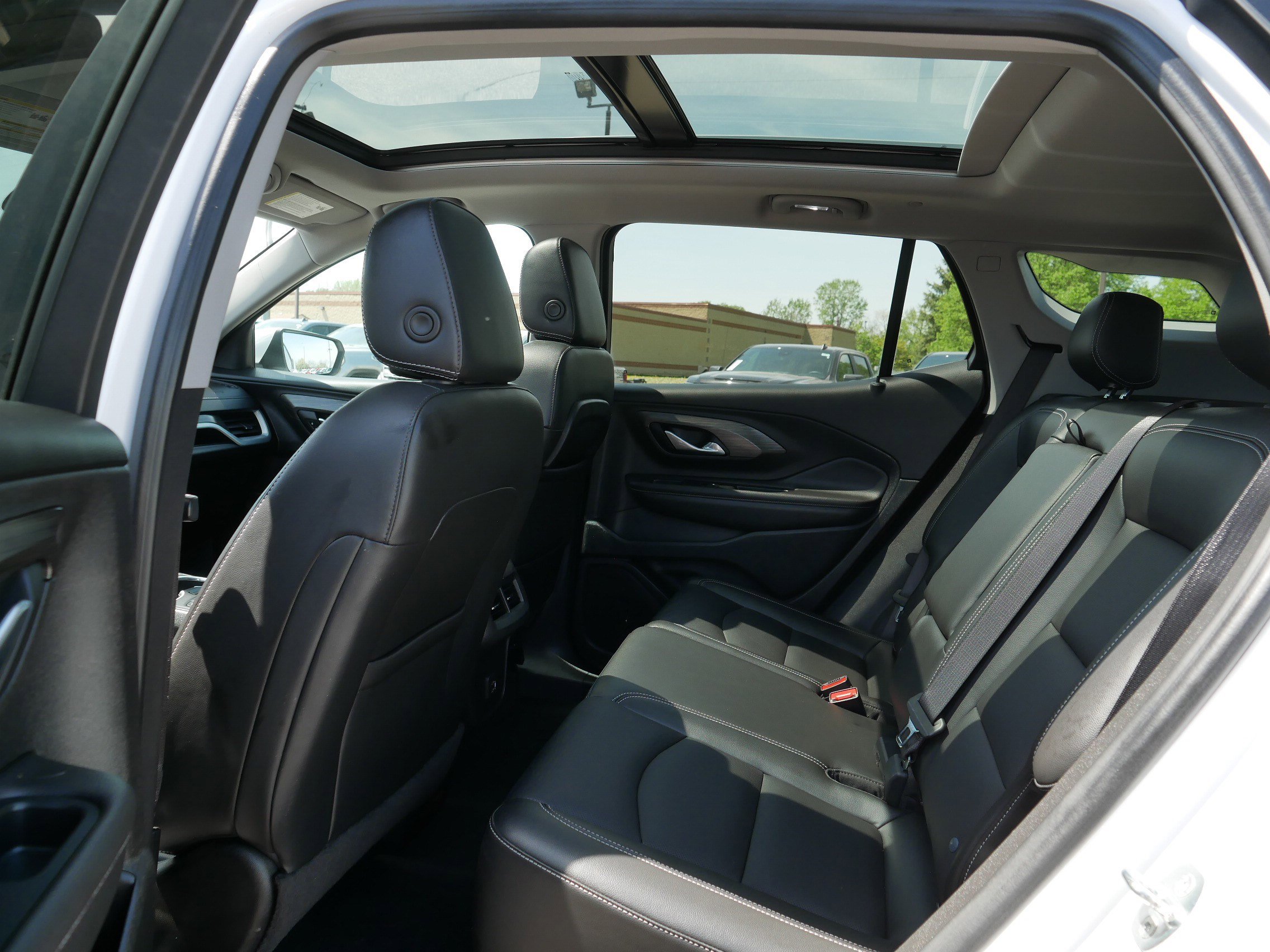 Used 2022 GMC Terrain SLT w/ Infotainment Package II AWD/4WD image 35