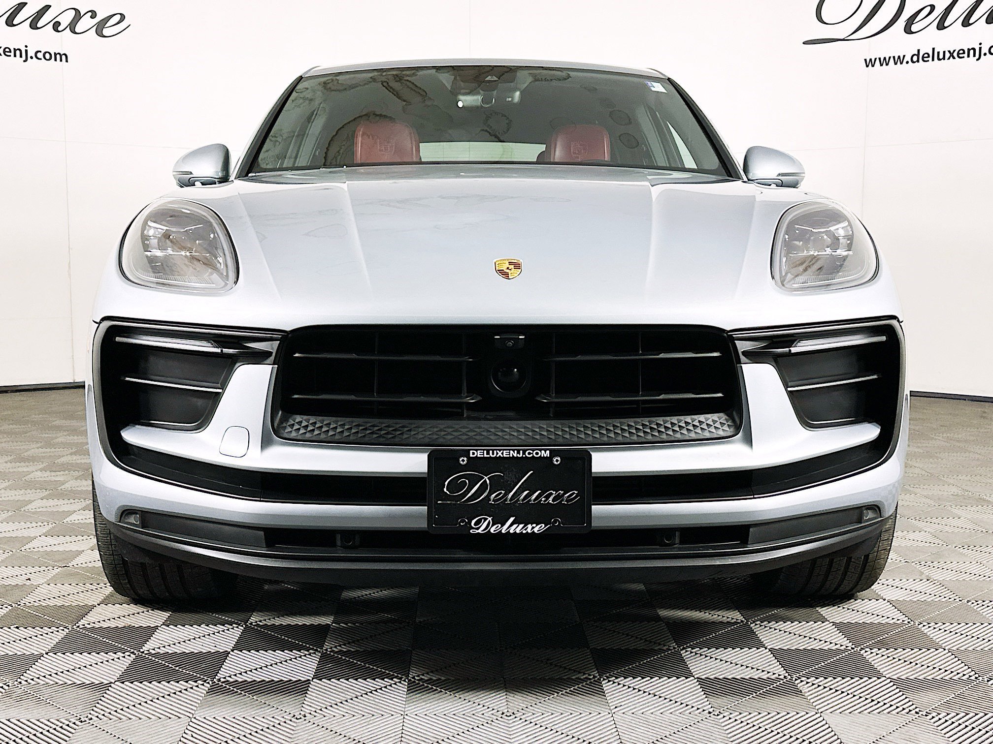 Used 2024 Porsche Macan AWD/4WD image 2