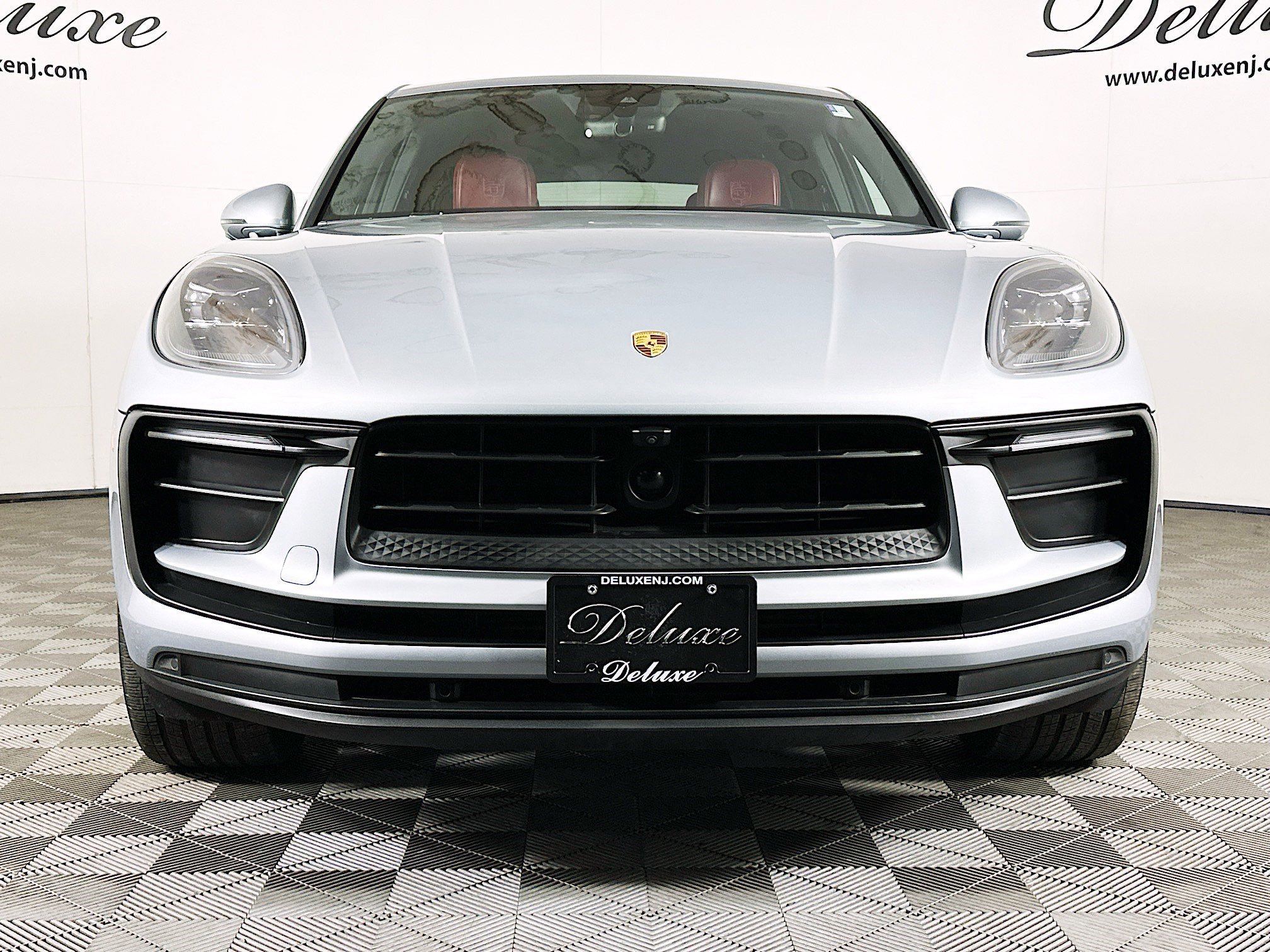 Used 2024 Porsche Macan AWD/4WD image 2