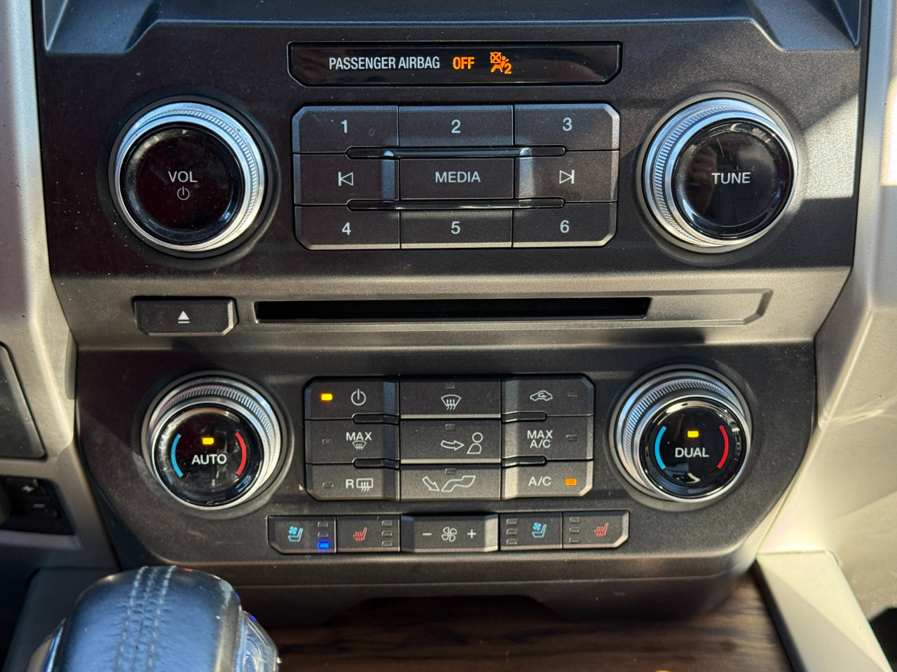 Used 2018 Ford F150 Lariat w/ Equipment Group 502A Luxury image 25