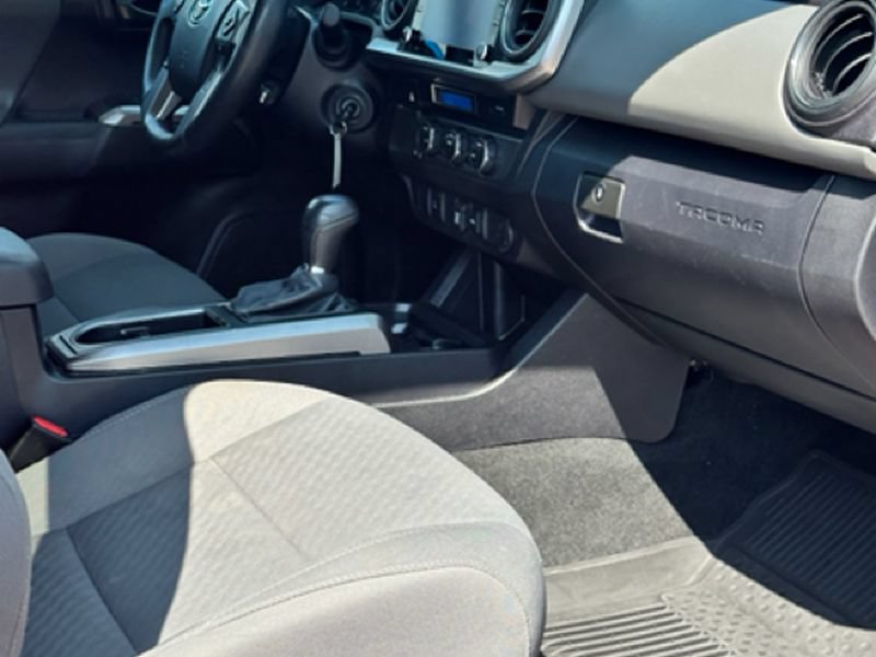 Used 2022 Toyota Tacoma SR5 RWD image 28