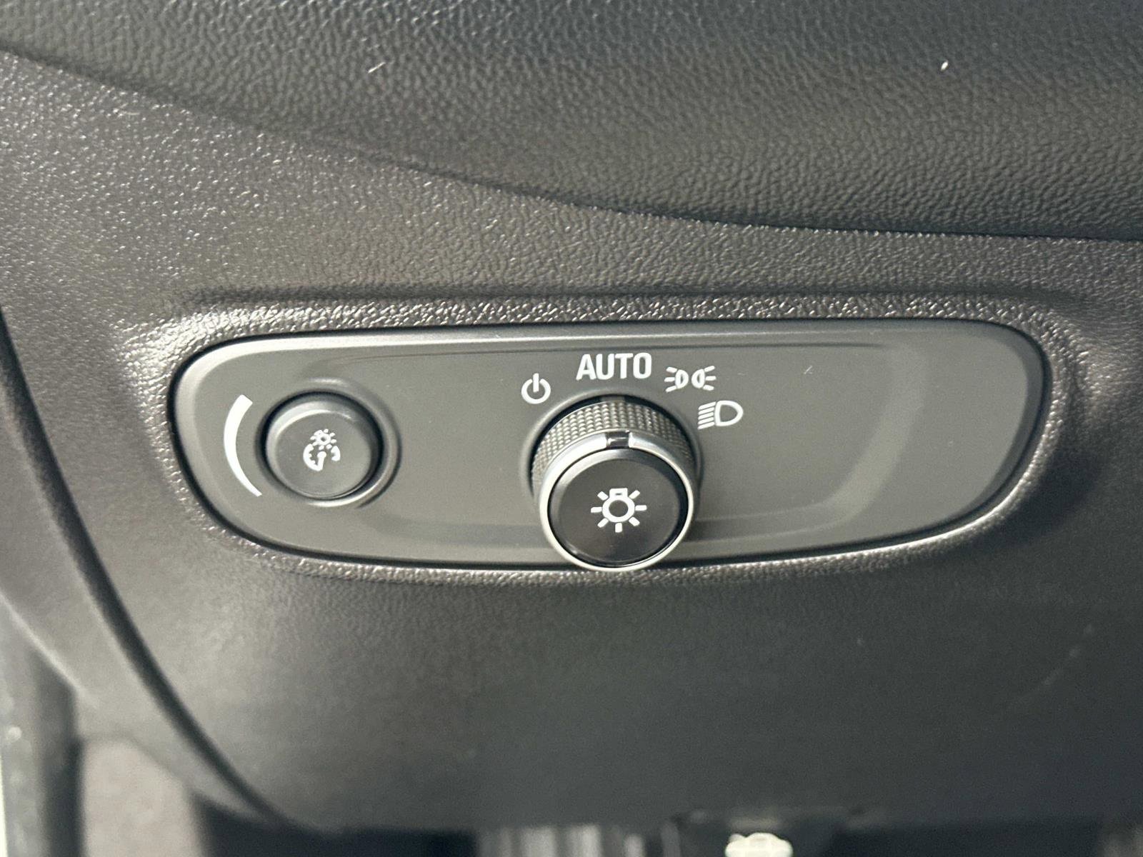 Used 2018 Chevrolet Equinox LT image 19