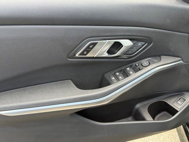 Used 2021 BMW 330i Sedan w/ Driving Assistance Package image 17