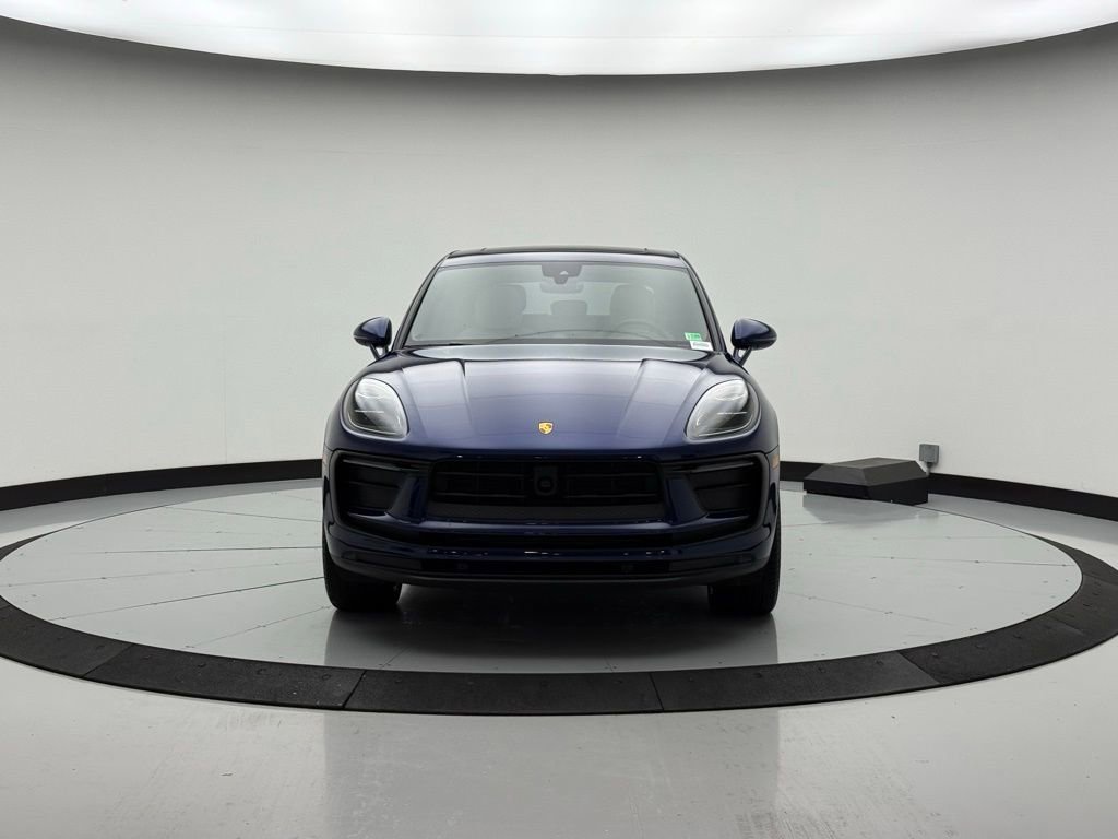 Certified 2025 Porsche Macan image 6