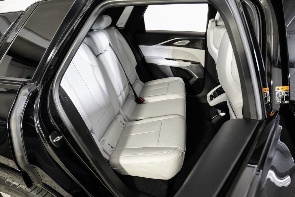 Used 2023 Cadillac Lyriq 2WD image 34