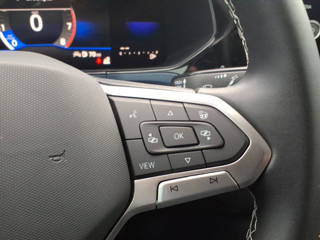Certified 2023 Volkswagen Taos SE w/ Panoramic Sunroof Package image 15