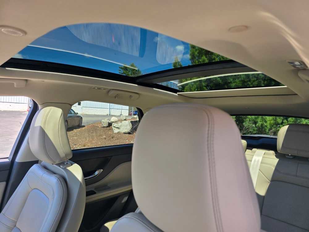 Used 2022 Lincoln Corsair AWD w/ Premium Package image 17