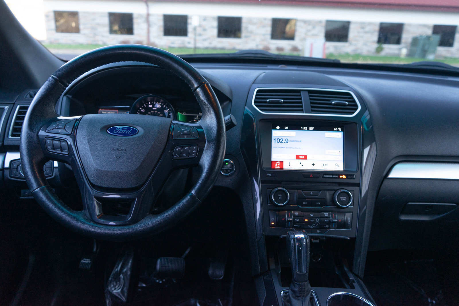 Used 2017 Ford Explorer XLT w/ Equipment Group 202A image 13