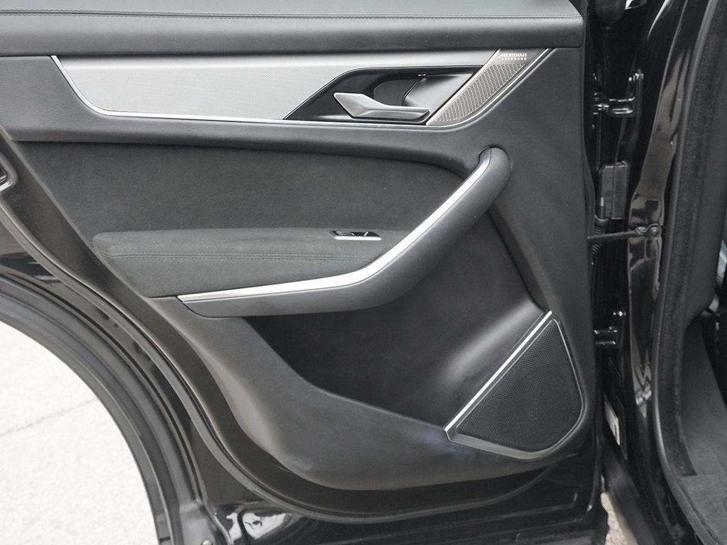 Used 2022 Jaguar F-PACE SVR image 28