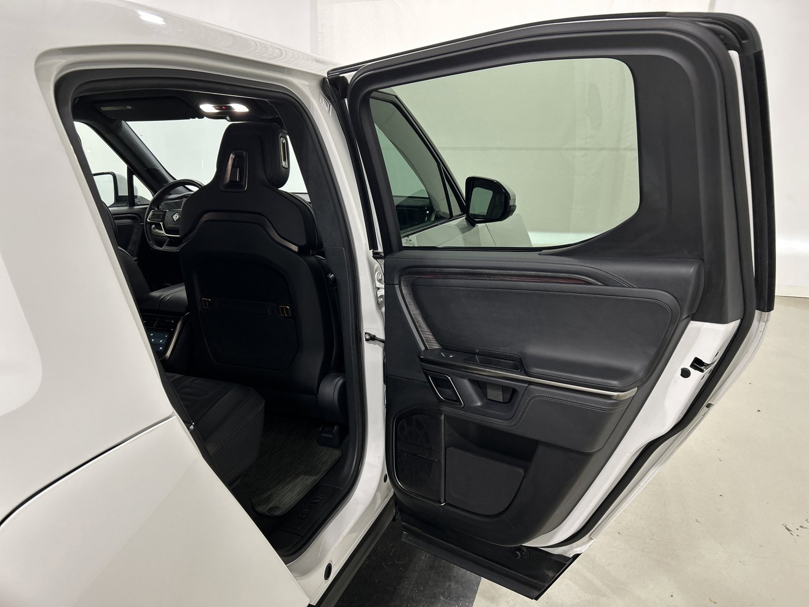 Used 2022 Rivian R1T Adventure image 19