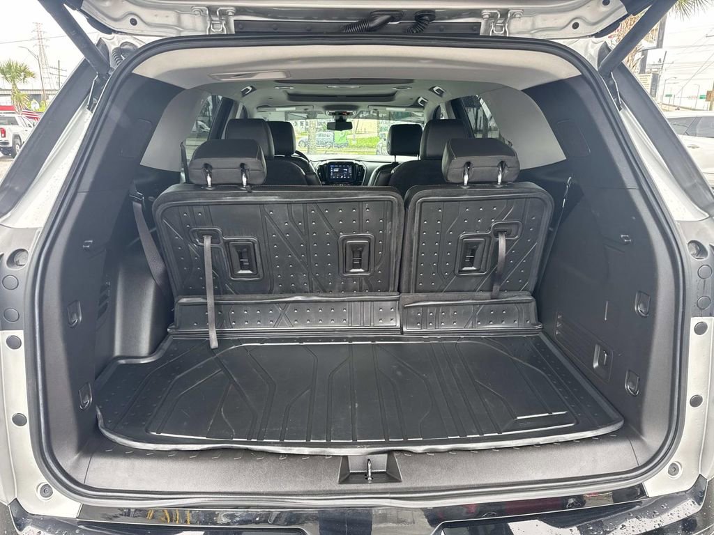 Used 2021 Chevrolet Traverse Premier w/ Redline Edition FWD image 9