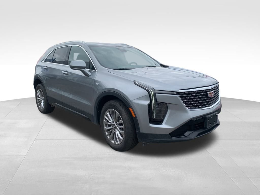 Used 2024 Cadillac XT4 Premium Luxury image 3