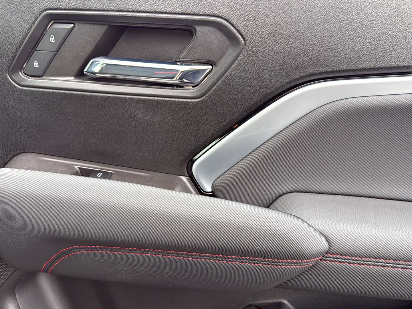 Used 2023 Chevrolet Colorado Z71 w/ Z71 Convenience Package 2 image 25