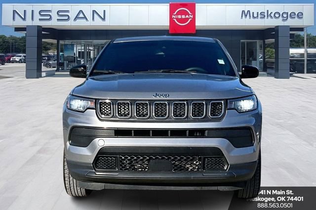 Used 2023 Jeep Compass Sport image 2
