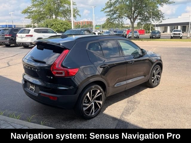 Used 2022 Volvo XC40 T5 R-Design w/ Climate Package AWD/4WD image 2