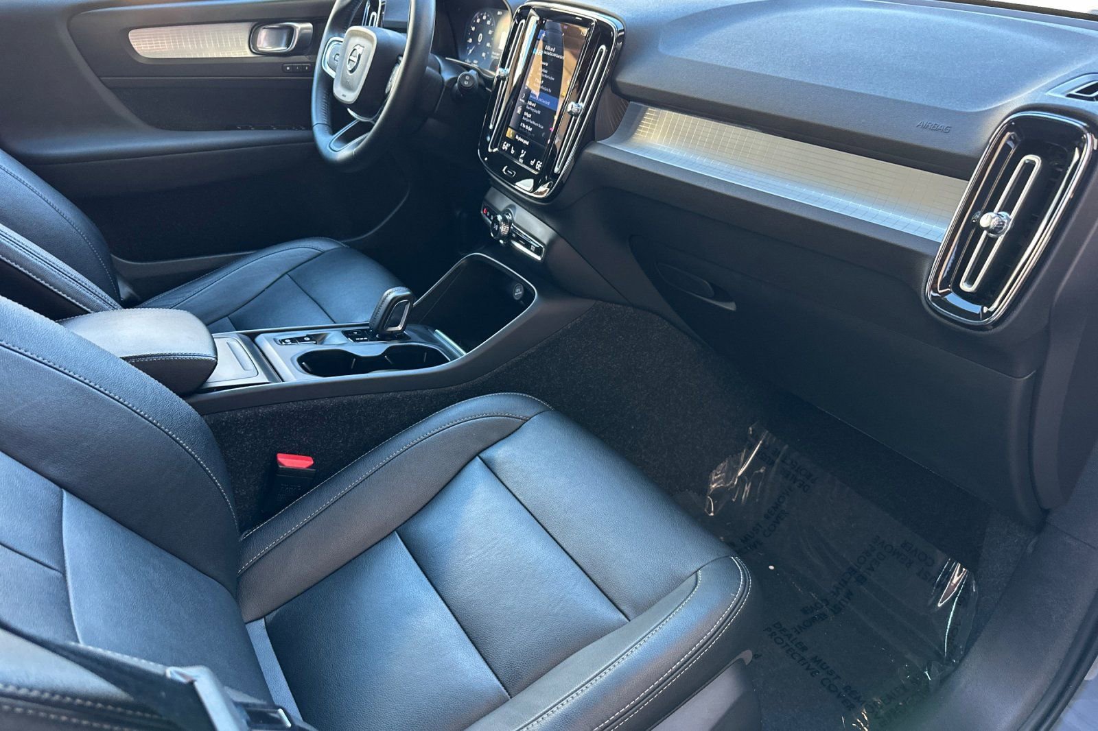 Used 2021 Volvo XC40 T5 Momentum w/ Premium Package image 20