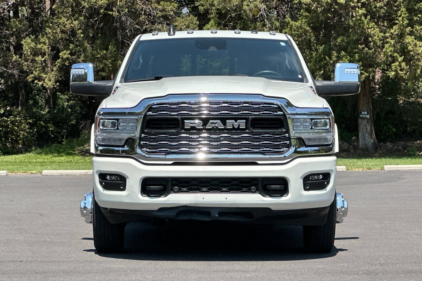 Used 2024 RAM 3500 Limited AWD/4WD image 9