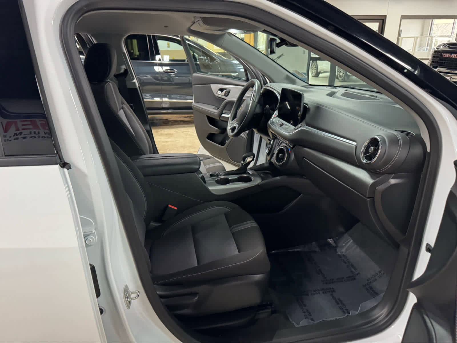 Certified 2025 Chevrolet Blazer LT w/ Convenience Package image 11