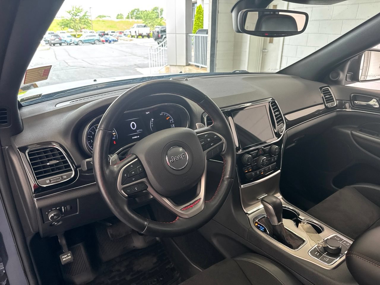 Used 2021 Jeep Grand Cherokee Trailhawk w/ Premium Lighting Group AWD/4WD image 17