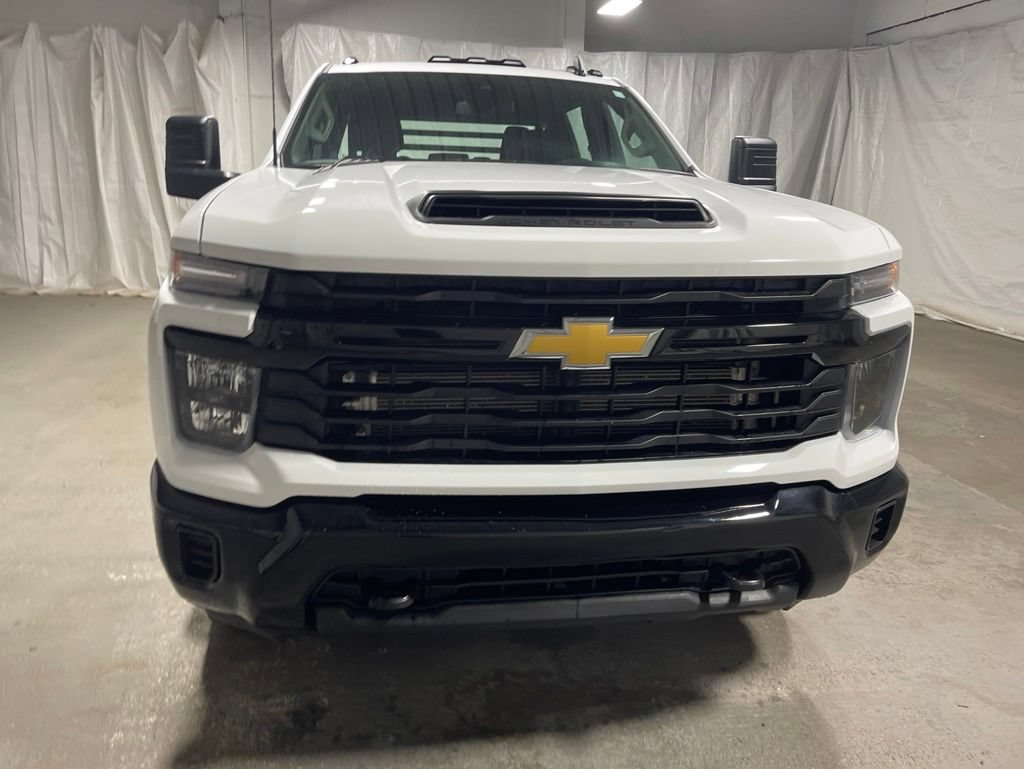 Used 2025 Chevrolet Silverado 3500 W/T AWD/4WD image 2