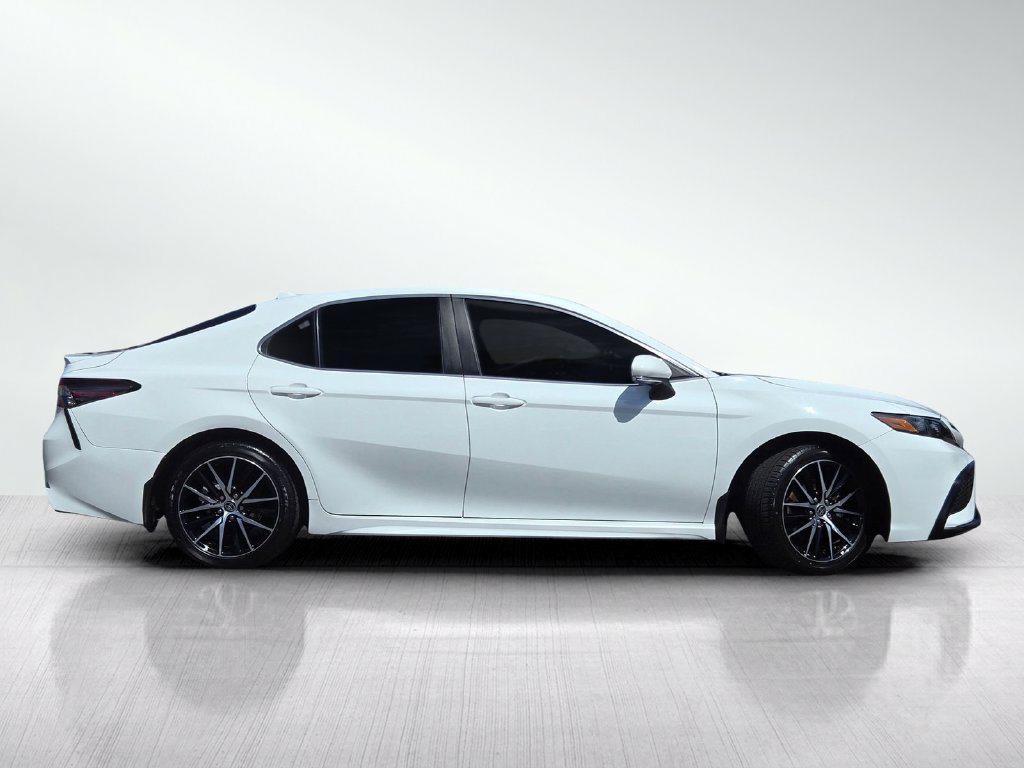 Used 2024 Toyota Camry SE FWD image 4