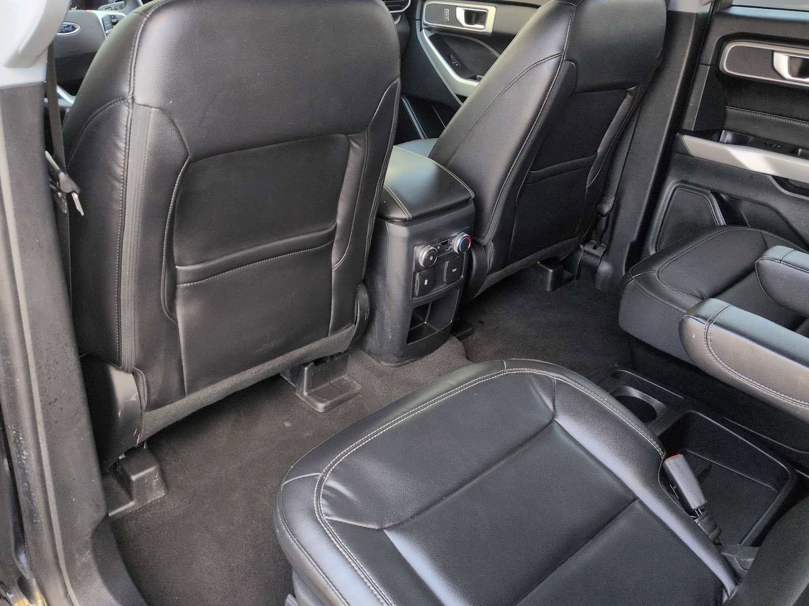 Used 2021 Ford Explorer XLT w/ Equipment Group 202A AWD/4WD image 19
