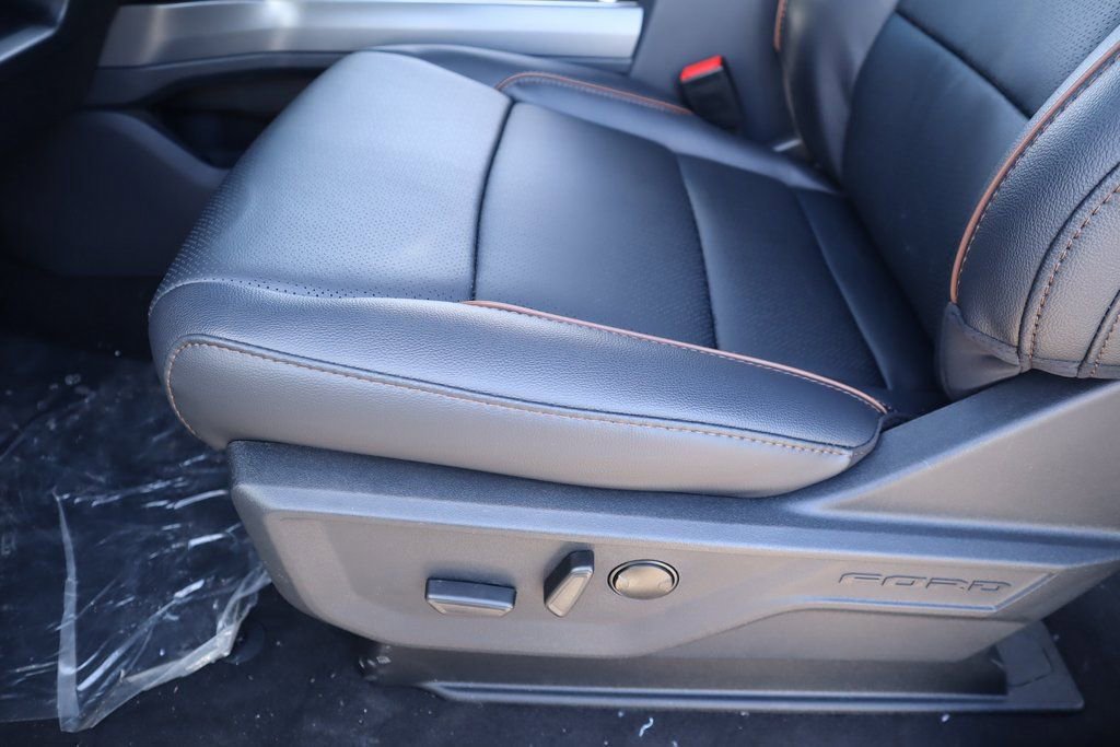 New 2026 Ford F250 Lariat w/ Black Appearance Package image 13