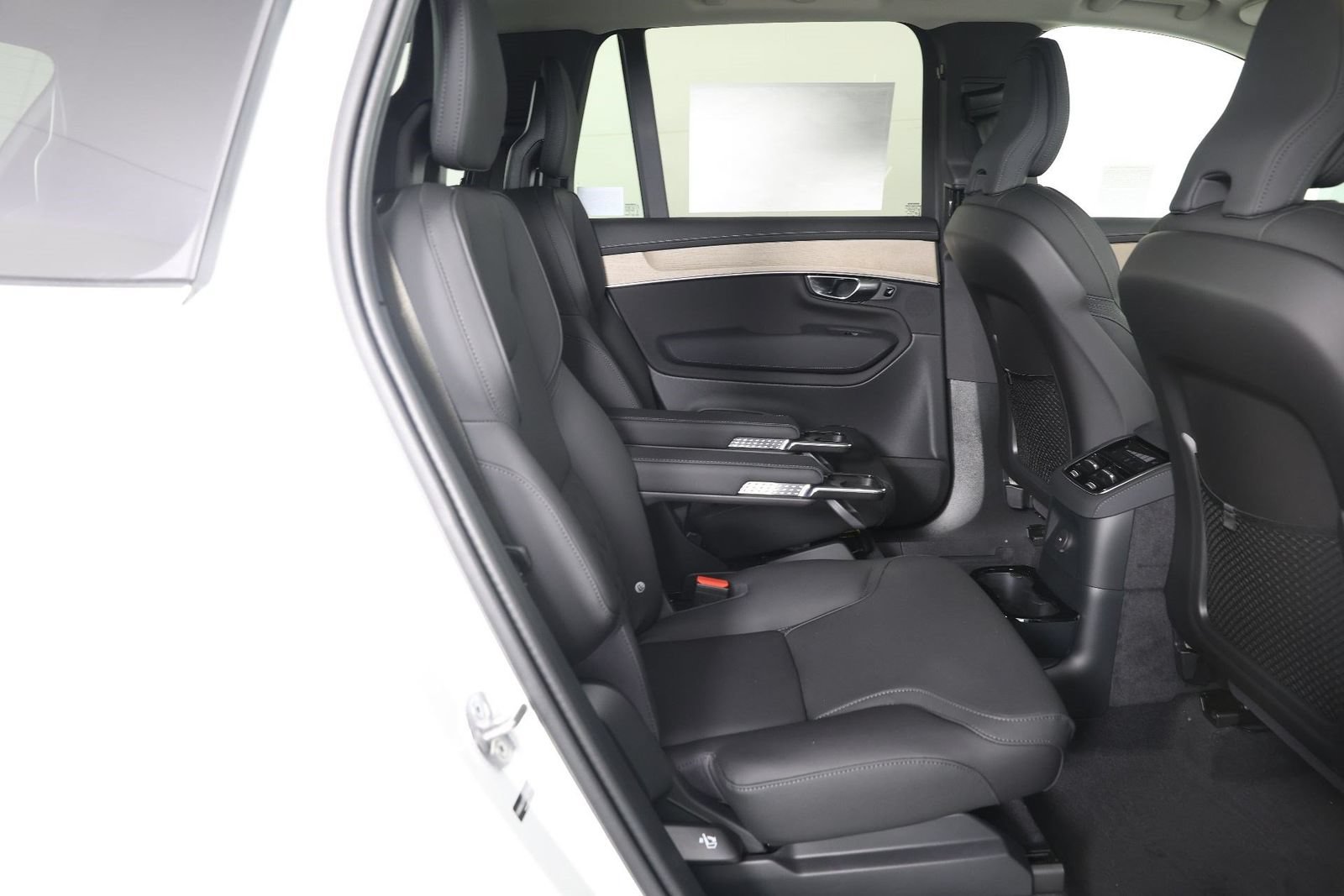 New 2026 Volvo XC90 T8 Plus w/ Protection Package AWD/4WD image 11