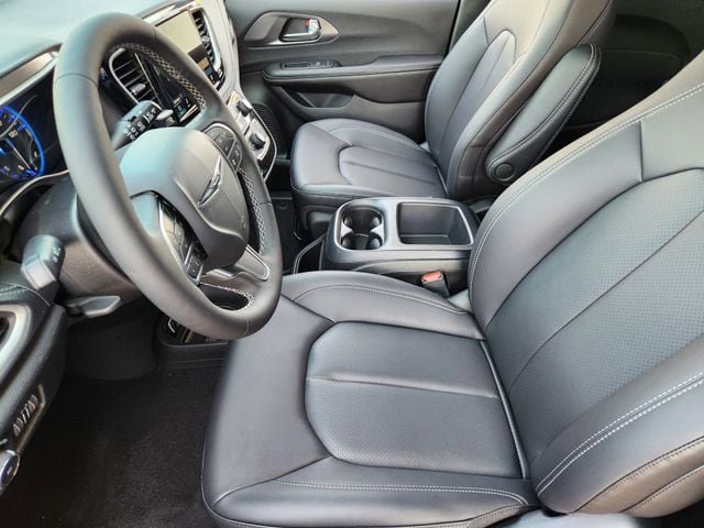 New 2026 Chrysler Pacifica Select FWD image 8